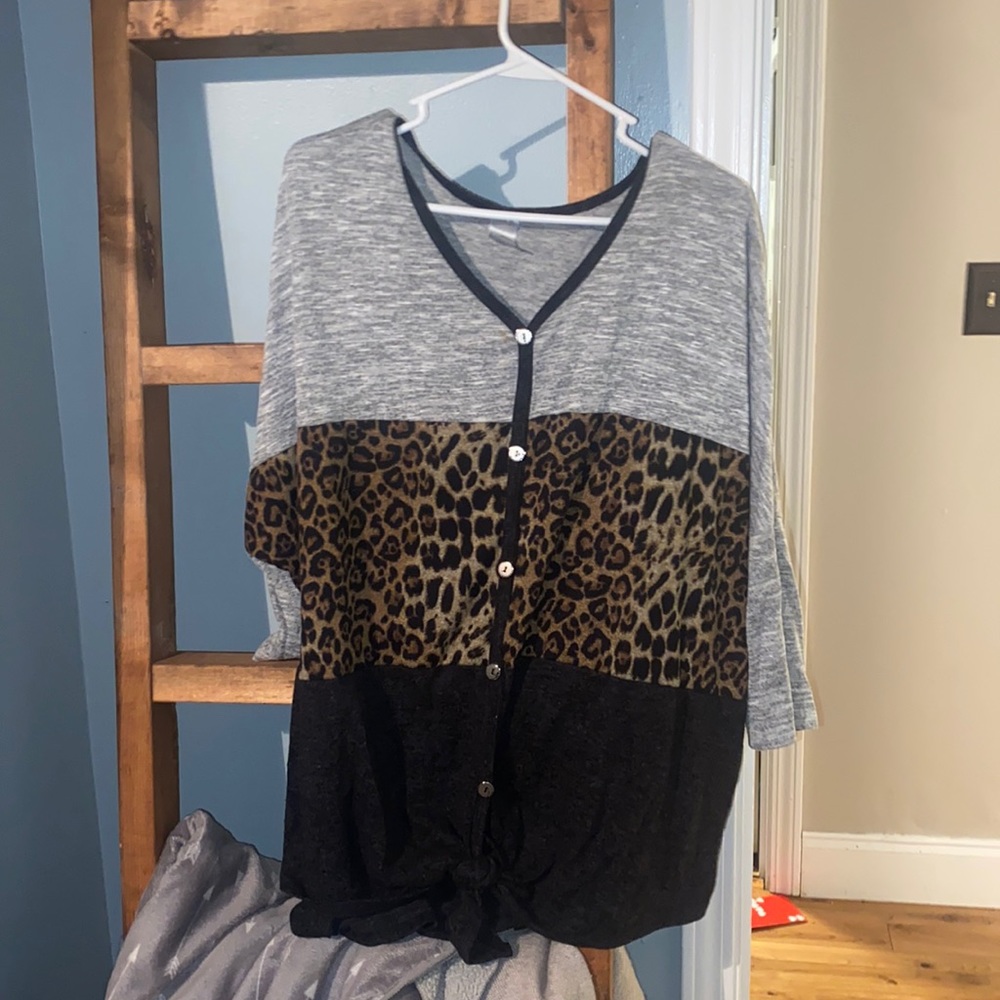 Leopard button top